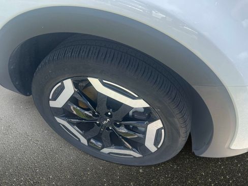 Certified 2024 Kia Telluride EX w/ EX Captain's Chair Package FWD image 4