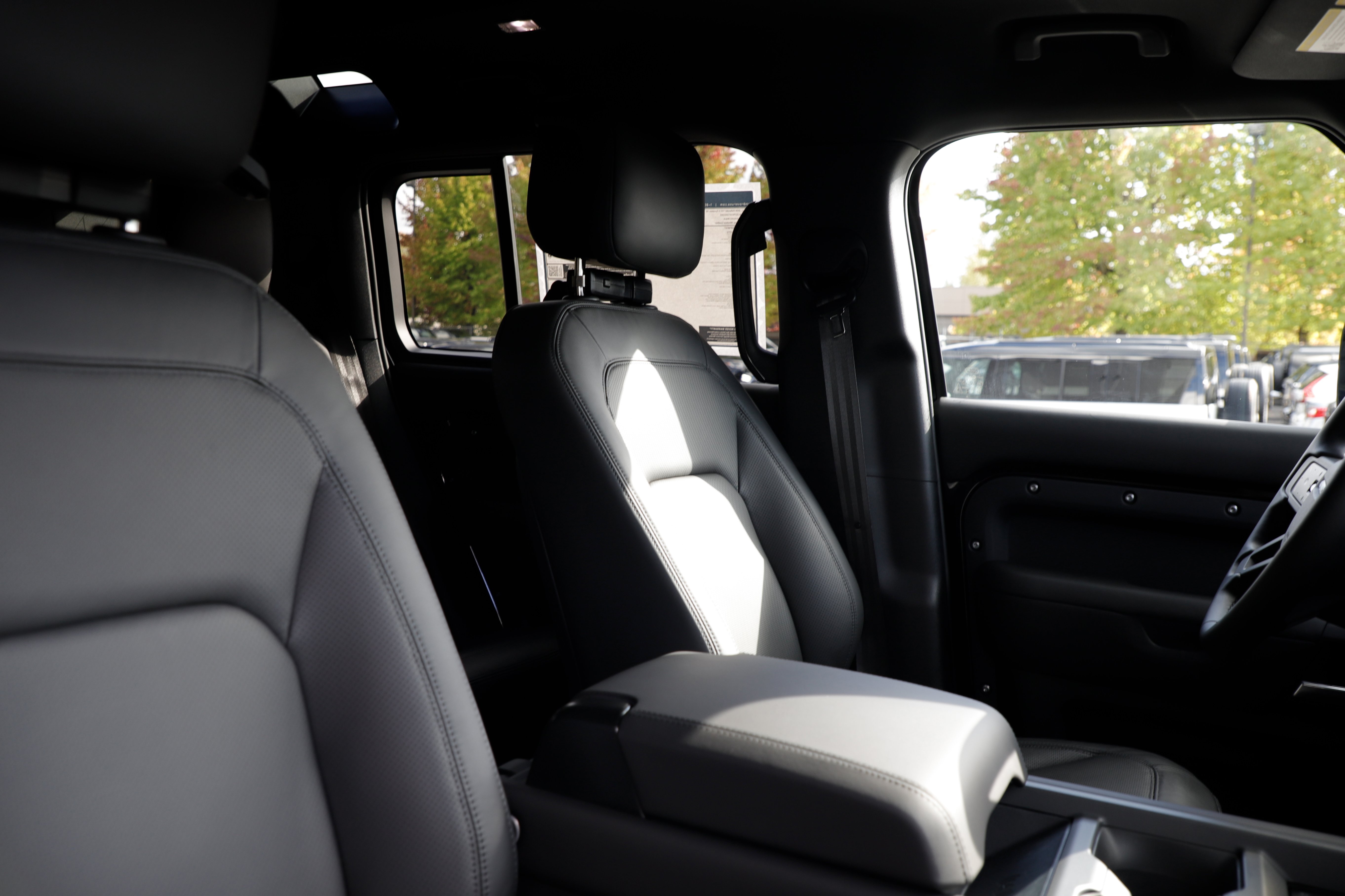 New 2026 Land Rover Defender 110 X-Dynamic SE AWD/4WD image 13