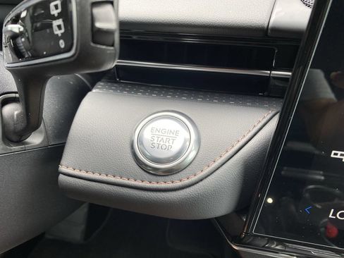 Used 2025 Lincoln Nautilus Reserve AWD/4WD image 24