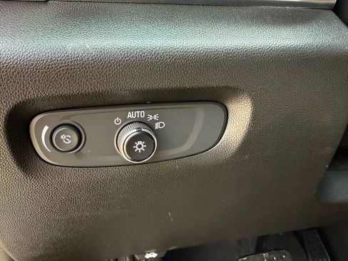 Used 2020 Chevrolet Traverse LS image 17