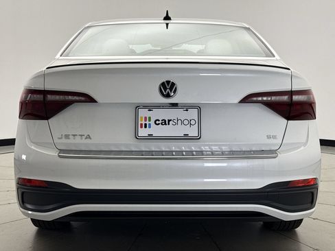 Used 2023 Volkswagen Jetta SE FWD image 4
