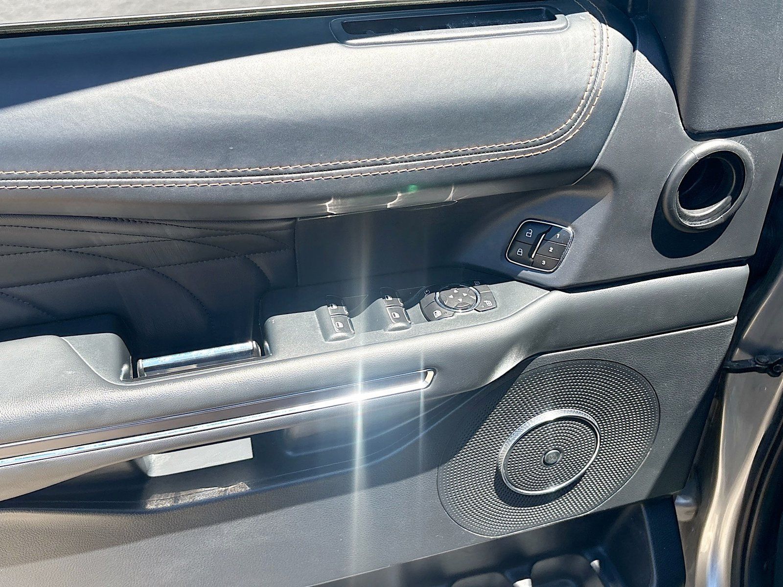 Used 2024 Ford Expedition Platinum RWD image 18