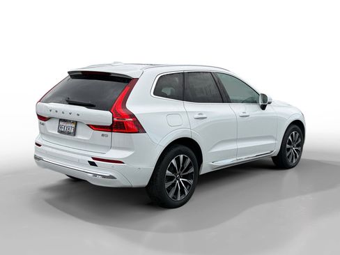 Used 2023 Volvo XC60 B5 Plus image 5