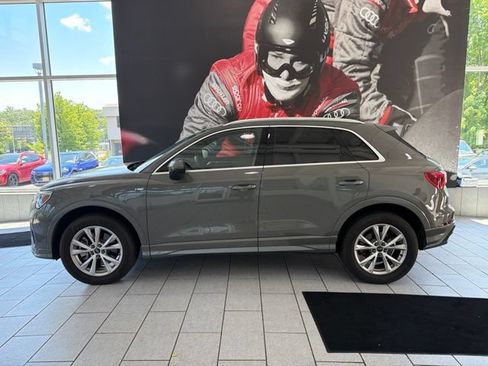 Used 2023 Audi Q3 2.0T Premium w/ Convenience Package AWD/4WD image 2