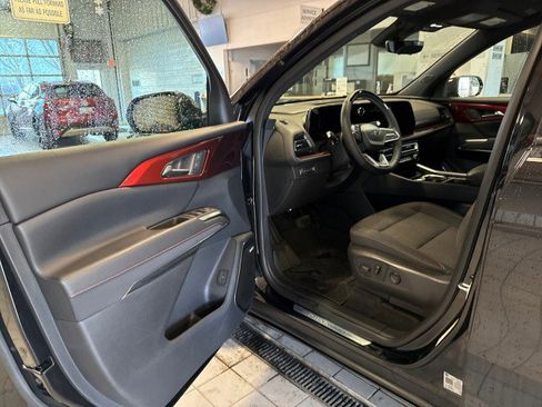 Used 2024 Chevrolet Traverse Z71 w/ Enhanced Driving Package image 13