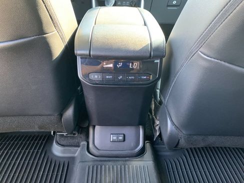 Used 2026 Toyota Highlander XSE AWD/4WD image 14