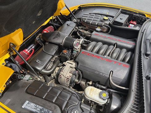 Used 2004 Chevrolet Corvette Convertible w/ Preferred Equipment Group RWD image 23