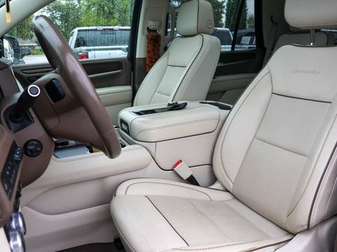 Used 2022 GMC Yukon Denali w/ Denali Premium Package AWD/4WD image 15