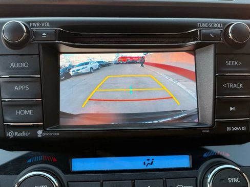 Used 2016 Toyota RAV4 SE image 19