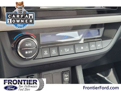 Used 2015 Toyota Corolla LE image 24