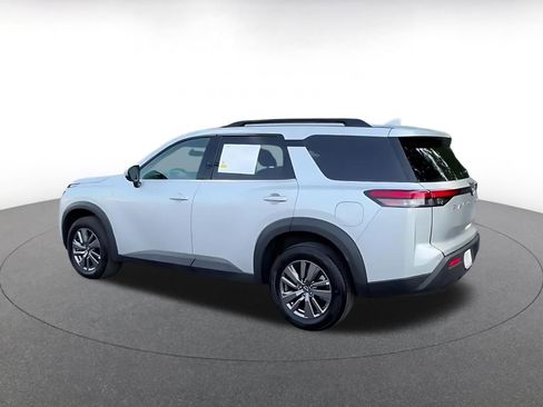 Used 2025 Nissan Pathfinder SV FWD image 10