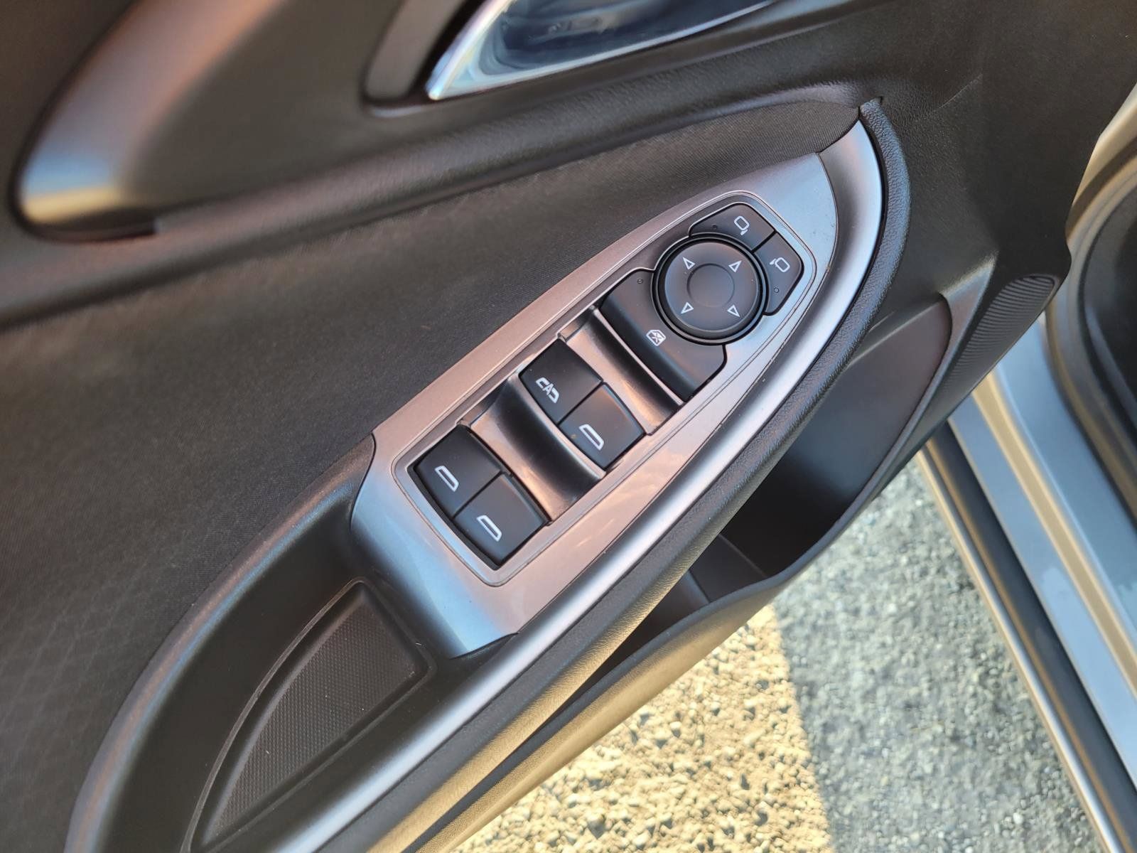 Used 2023 Chevrolet Malibu LT FWD image 18