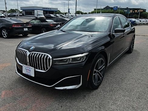 Used 2022 BMW 750i xDrive w/ Executive Package image 3