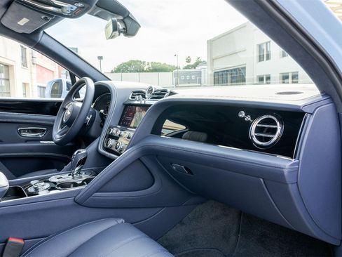 New 2025 Bentley Bentayga image 22