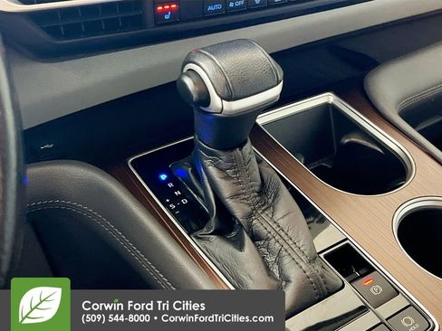 Used 2021 Toyota Sienna XLE image 10