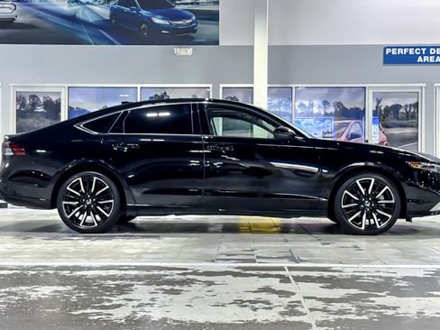 Used 2024 Honda Accord Touring image 7