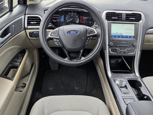 Used 2020 Ford Fusion SE FWD image 10