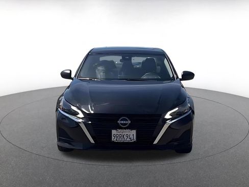 Used 2025 Nissan Altima 2.5 SV FWD image 3