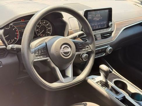 Used 2024 Nissan Altima 2.5 SV FWD image 18