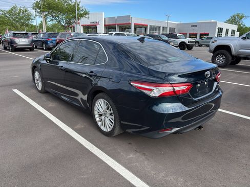 Used 2019 Toyota Camry XLE image 3