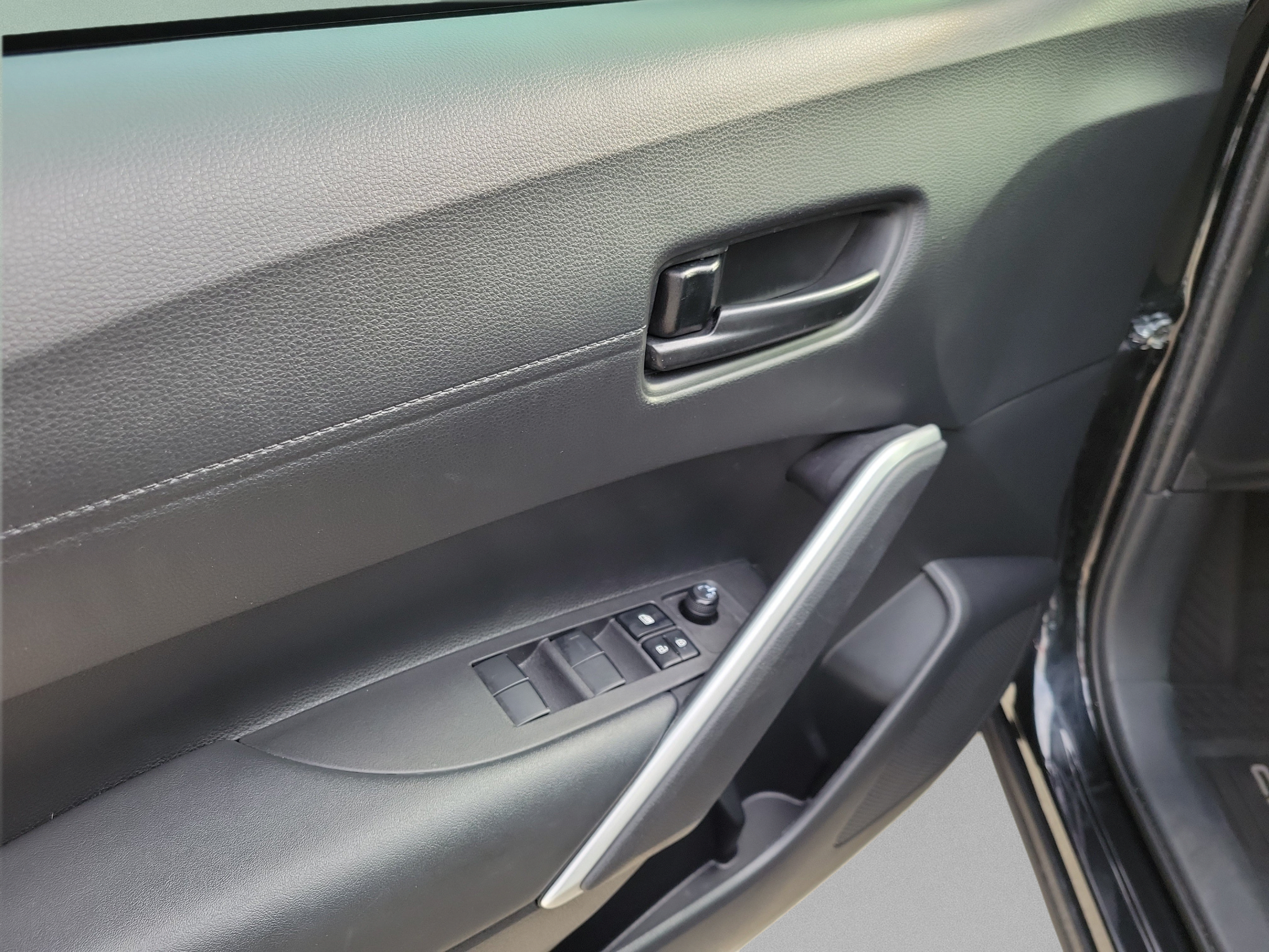 Used 2024 Toyota Corolla Cross LE FWD image 9