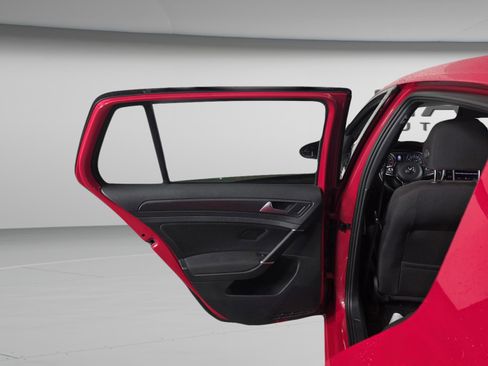 Used 2020 Volkswagen Golf S image 25