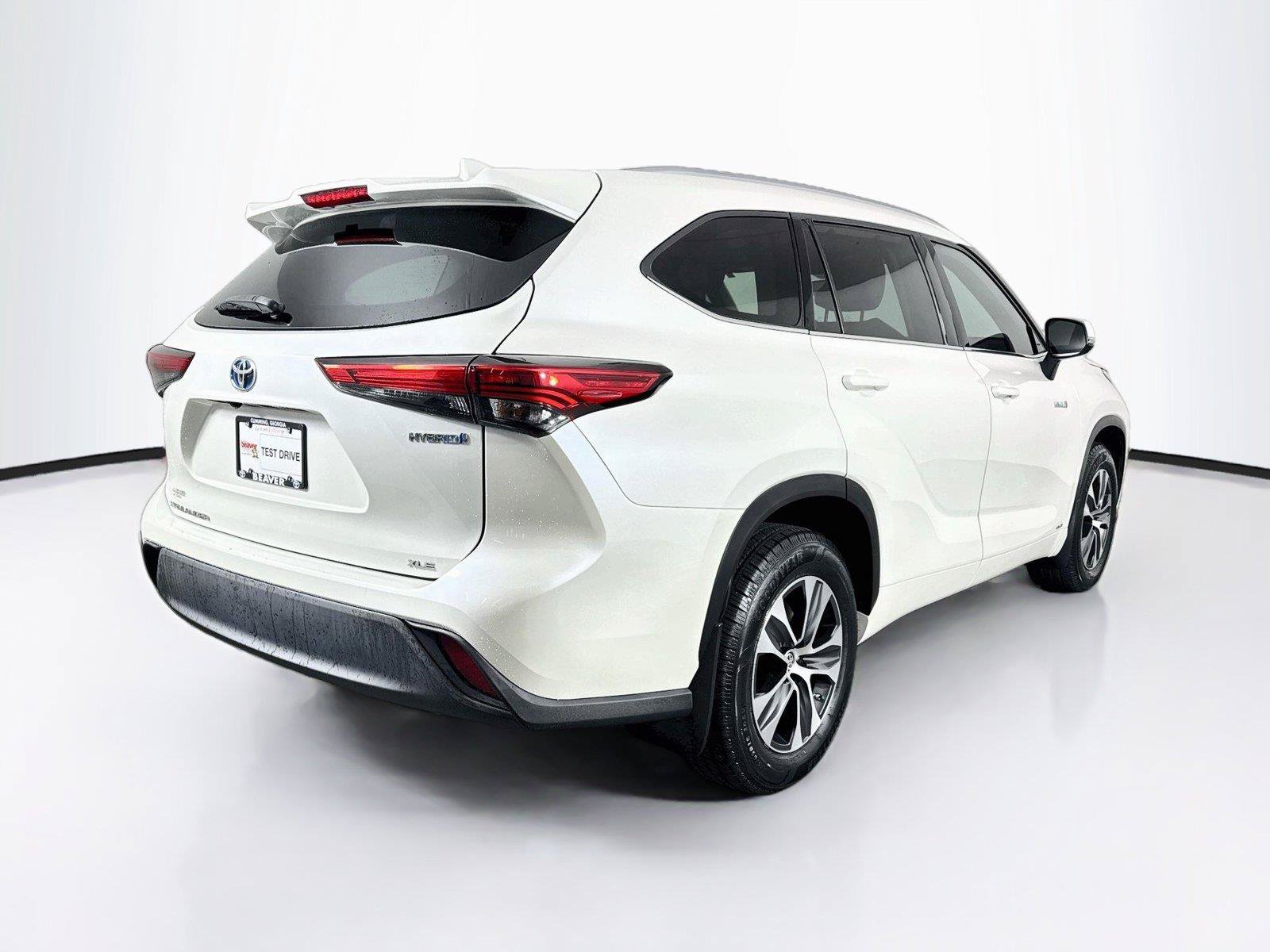 Used 2020 Toyota Highlander XLE AWD/4WD image 2