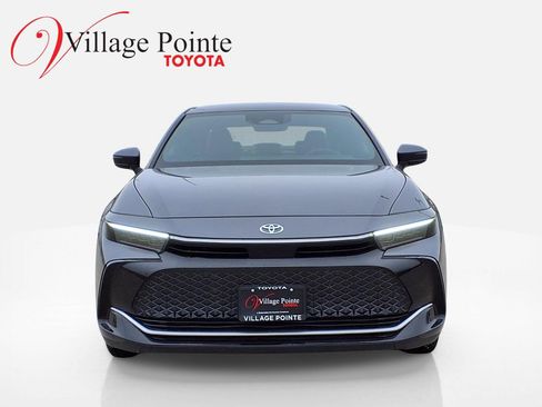 Used 2024 Toyota Crown Limited image 9