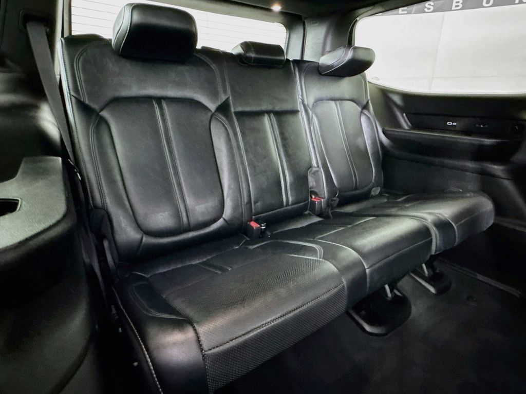Used 2024 Jeep Wagoneer Series III AWD/4WD image 28