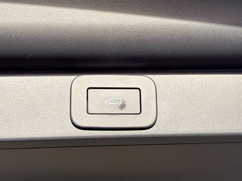 Used 2025 Land Rover Range Rover SE image 14