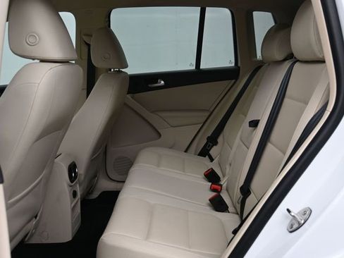 Used 2017 Volkswagen Tiguan S image 19