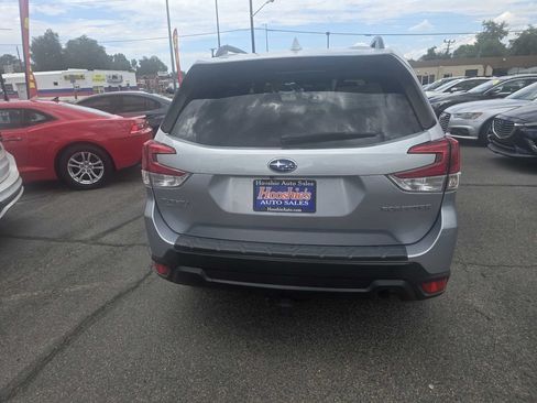 Used 2020 Subaru Forester Premium AWD/4WD image 11