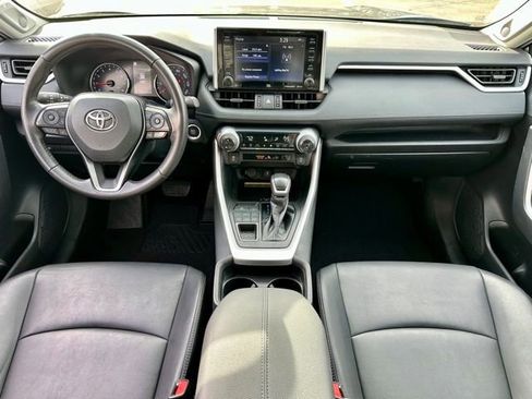 Used 2021 Toyota RAV4 XLE Premium image 17
