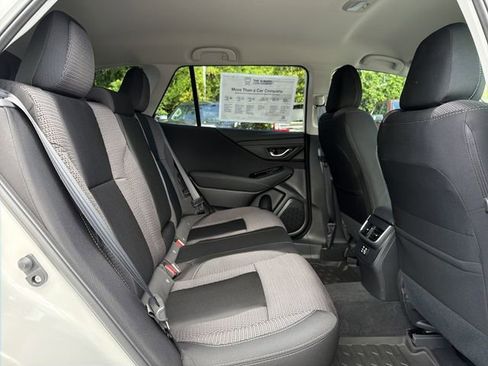 Used 2025 Subaru Outback Premium AWD/4WD image 15