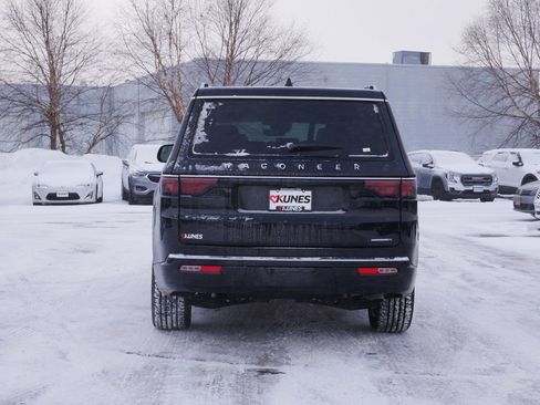 Used 2024 Jeep Wagoneer Series III AWD/4WD image 9