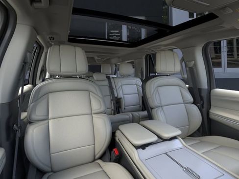 New 2025 Lincoln Navigator L Reserve AWD/4WD image 10