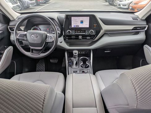 Used 2023 Toyota Highlander LE image 27
