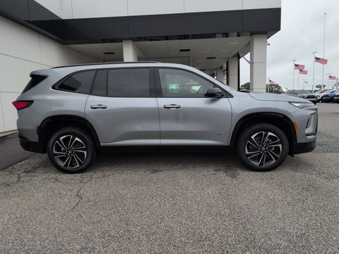 New 2026 Buick Enclave Sport Touring w/ LPO, Floor Liner Package image 8