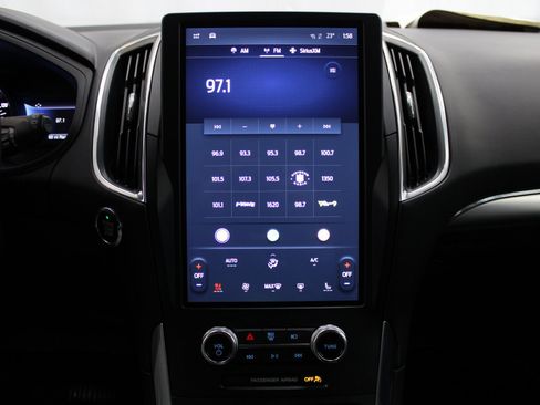 Used 2024 Ford Edge Titanium image 40