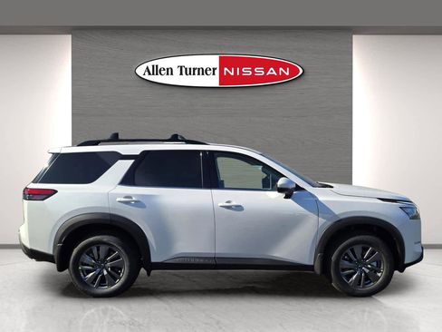 New 2025 Nissan Pathfinder SV image 5