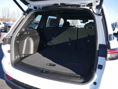 New 2025 Jeep Grand Cherokee Altitude image 9