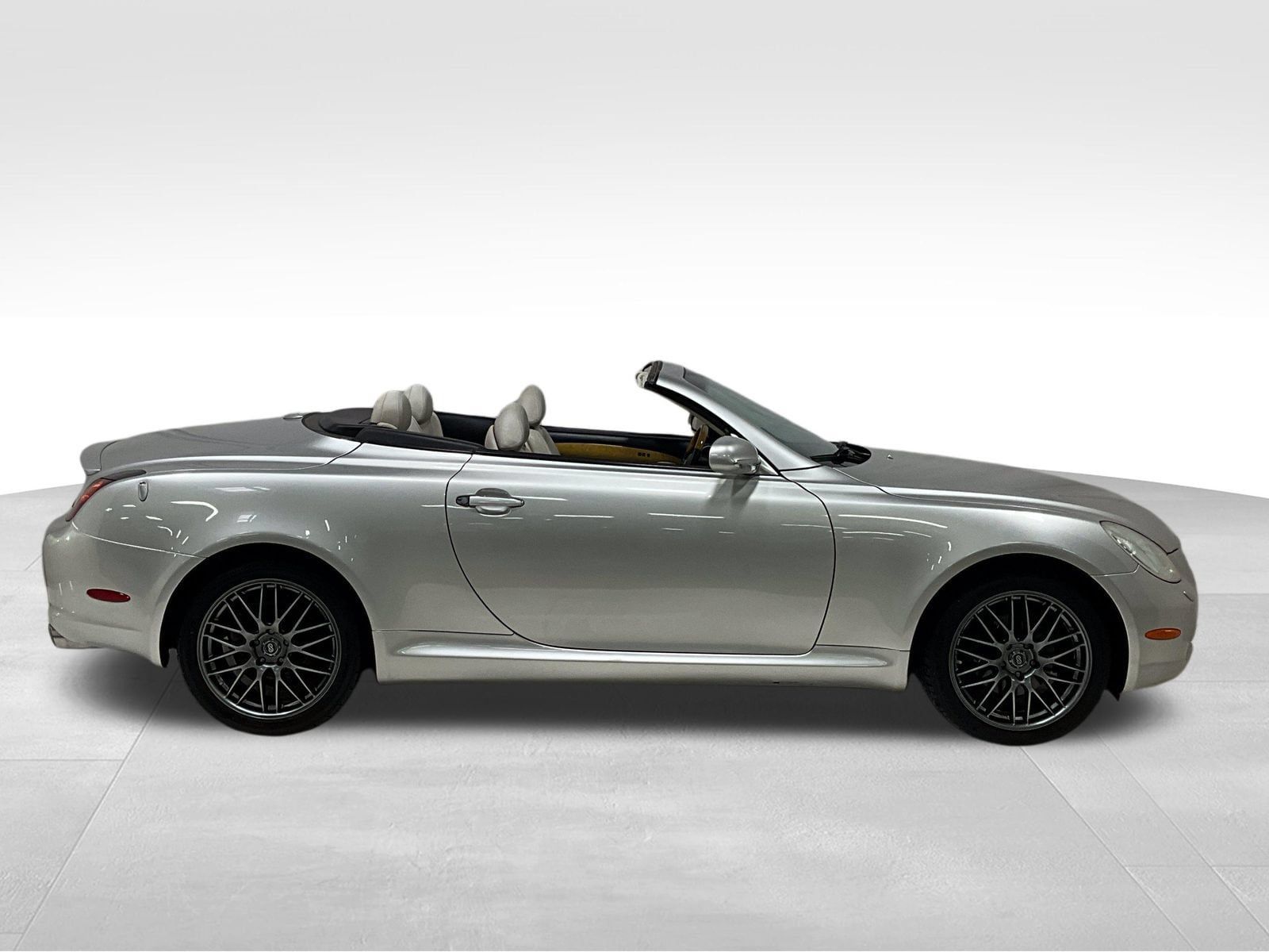 Used 2004 Lexus SC 430 Convertible RWD image 4