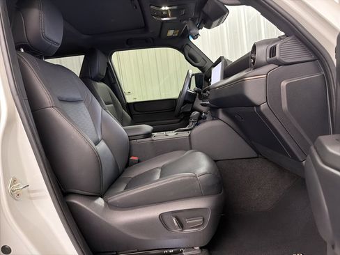 Used 2024 Toyota Land Cruiser image 30