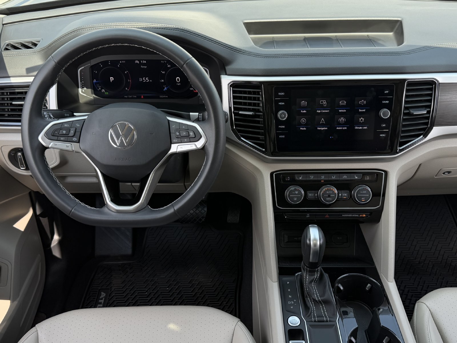Used 2023 Volkswagen Atlas SE w/ Panoramic Sunroof Package FWD image 13