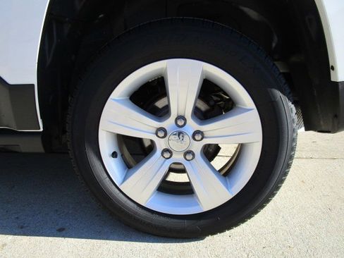 Used 2014 Jeep Patriot Latitude image 9