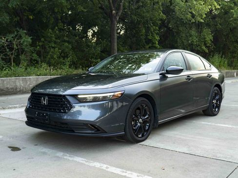 Used 2025 Honda Accord SE image 5