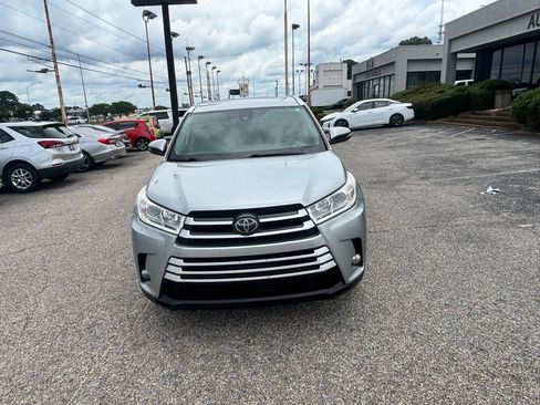 Used 2019 Toyota Highlander XLE FWD image 5