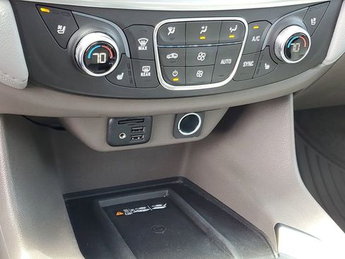 Certified 2020 Chevrolet Traverse Premier FWD image 21
