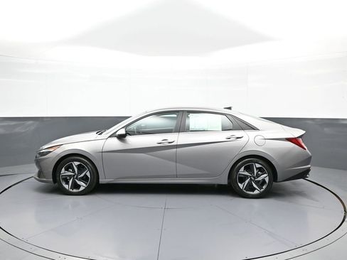 Certified 2023 Hyundai Elantra Limited w/ Preferred Accessory Package FWD image 9