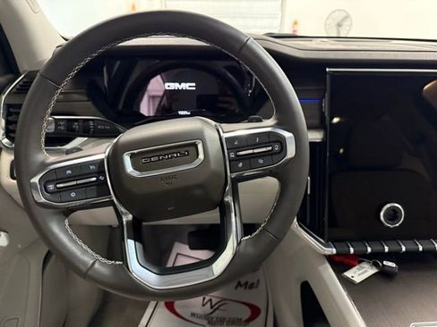 Used 2024 GMC Acadia Denali image 19